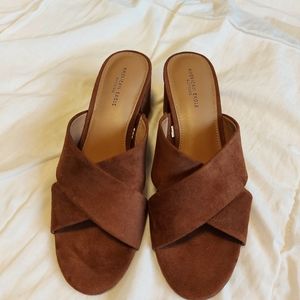 🌱 American Eagle Heeled Sandal